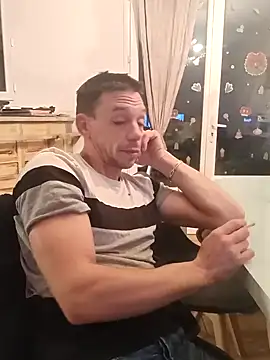 Snapshot of mika11100 chatting on December 28, 2024, 4:30 am mika11100 online show from December 28, 2024, 4:30 am