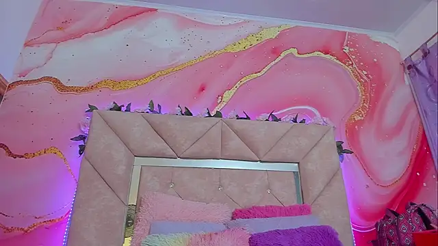 Taylor  cooper online show from September 24, 2025, 6:33 pm