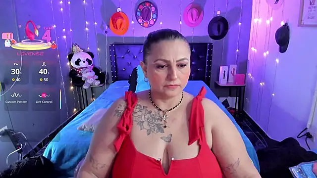 Ivonnee   online show from December 4, 2025, 4:00 am