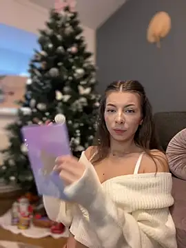 Mia Ethan online show from December 12, 2024, 7:30 am