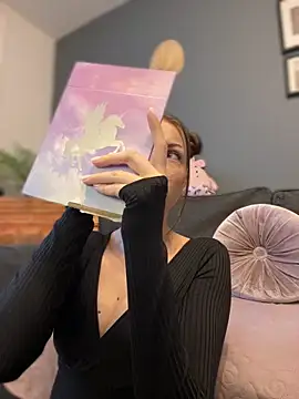 Mia Ethan online show from February 12, 2025, 6:40 am