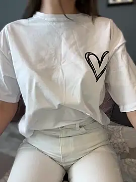 Mia Ethan online show from March 12, 2025, 7:46 am