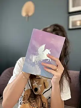 Mia Ethan online show from March 22, 2025, 5:17 am