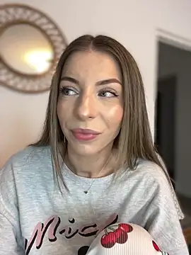 Mia Ethan online show from October 11, 2025, 9:19 am