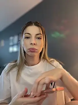 Mia Ethan online show from May 27, 2026, 12:02 pm