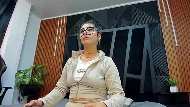 Alahia Dangelo online show from February 15, 2025, 5:39 pm