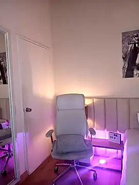 Snapshot of DaniRousse chatting on February 17, 2025, 3:53 pm DaniRousse online show from February 17, 2025, 3:53 pm