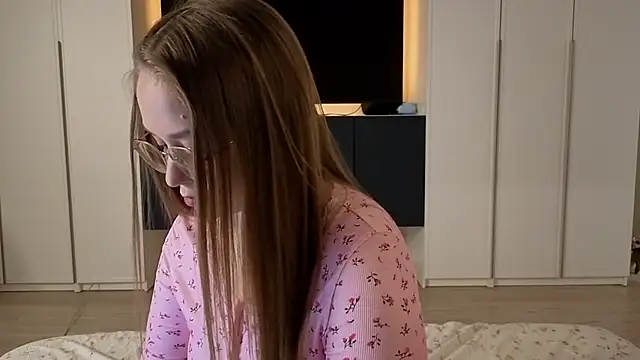 endlesssoffi online show from November 2, 2025, 8:22 pm