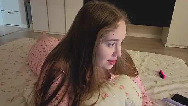 endlesssoffi online show from April 12, 2026, 7:52 pm