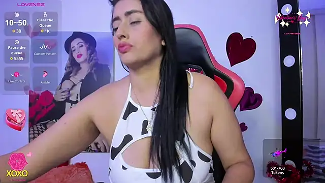 vaiolet triana online show from February 8, 2025, 4:47 pm