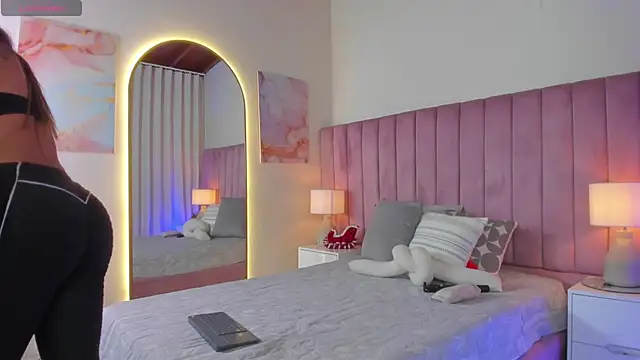 Aleja arango1 online show from November 24, 2025, 10:53 pm