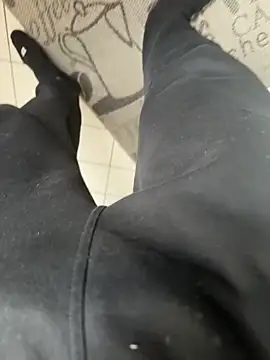 kareem0010 online show from February 23, 2025, 10:49 am