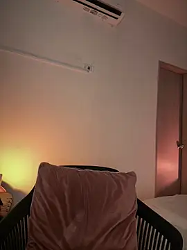 Pink Jazmin online show from March 12, 2026, 12:50 am