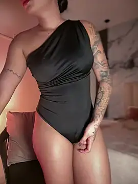 Pink Jazmin online show from May 26, 2026, 3:13 am