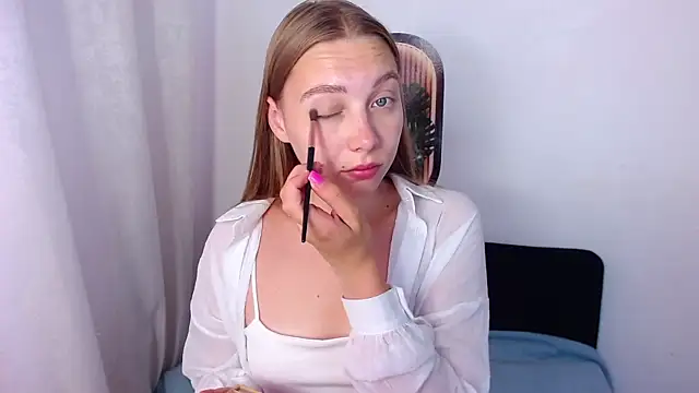 bellaa love  online show from July 14, 2026, 12:24 am