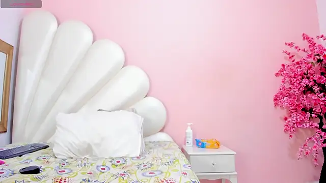 Snapshot of Ally_Parkeer_ chatting on January 8, 2025, 4:00 pm Ally Parkeer online show from January 8, 2025, 4:00 pm