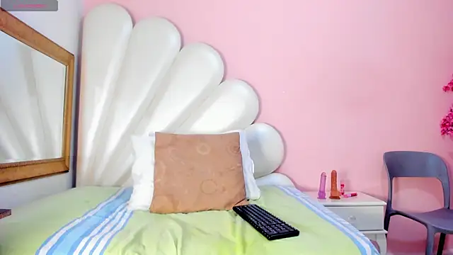 Snapshot of Ally_Parkeer_ chatting on February 26, 2025, 4:56 pm Ally Parkeer online show from February 26, 2025, 4:56 pm