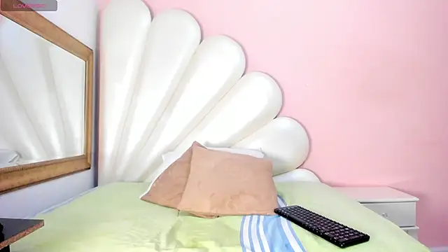 Snapshot of Ally_Parkeer_ chatting on February 27, 2025, 5:36 pm Ally Parkeer online show from February 27, 2025, 5:36 pm