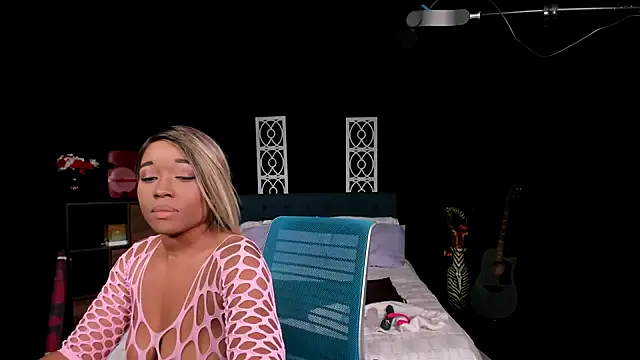 Snapshot of NinaRiveraXO chatting on October 4, 2025, 1:36 am NinaRiveraXO online show from October 4, 2025, 1:36 am