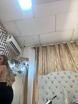 SashaDurante online show from April 14, 2026, 11:49 am