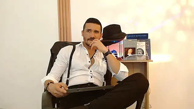 Reiko 85  online show from November 17, 2025, 7:19 pm