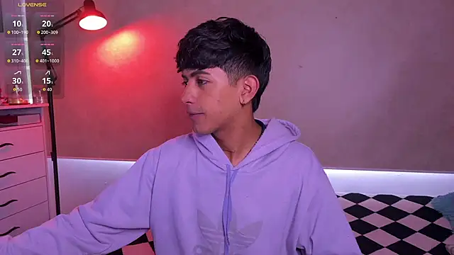 Snapshot of teobowny_ chatting on October 7, 2025, 12:35 pm teobowny online show from October 7, 2025, 12:35 pm