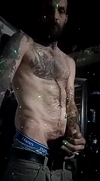 Snapshot of Whipit323 chatting on December 3, 2024, 11:01 am Whipit323 online show from December 3, 2024, 11:01 am