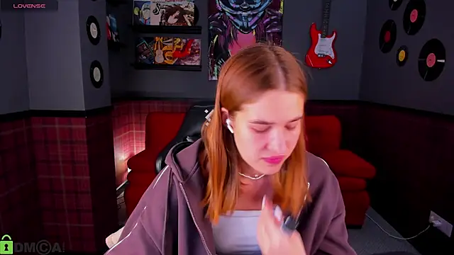 Jennifer Wadee online show from April 8, 2026, 11:16 pm