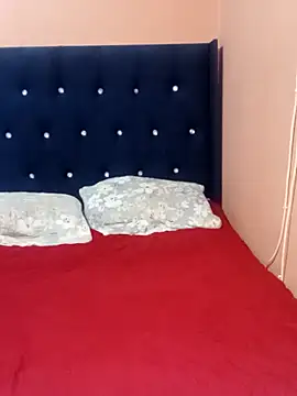 Luciouslips00 online show from March 7, 2026, 12:02 pm