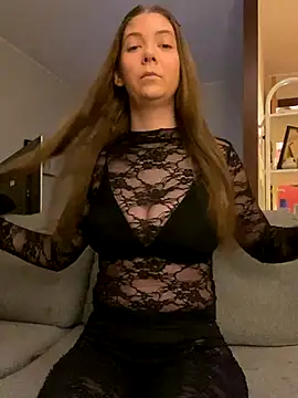 Mandispandis1 online show from November 24, 2025, 9:47 pm