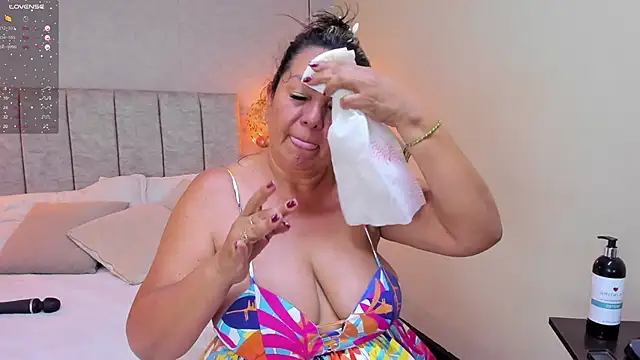 Snapshot of tutu_milf chatting on February 21, 2025, 7:10 pm tutu milf online show from February 21, 2025, 7:10 pm