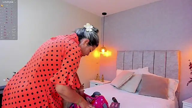 Snapshot of tutu_milf chatting on March 3, 2025, 7:06 pm tutu milf online show from March 3, 2025, 7:06 pm