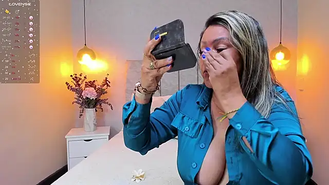 Snapshot of tutu_milf chatting on March 11, 2025, 7:03 pm tutu milf online show from March 11, 2025, 7:03 pm