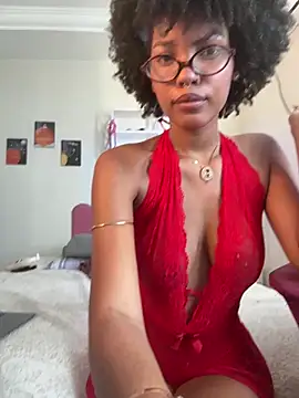 Snapshot of MayBailey chatting on August 7, 2026, 2:19 pm MayBailey online show from August 7, 2026, 2:19 pm