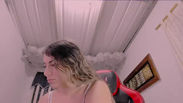 Snapshot of Lauu_G chatting on September 18, 2025, 9:33 am Lauu G online show from September 18, 2025, 9:33 am