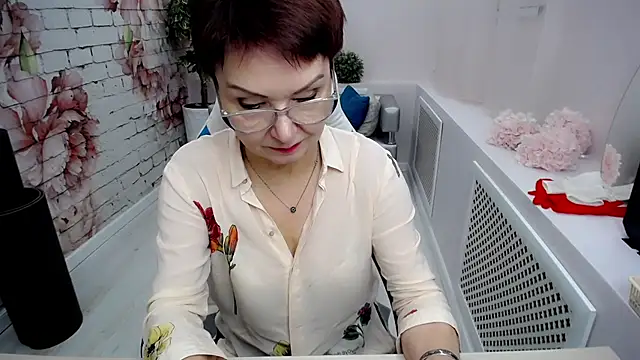 Snapshot of Cutie_Asya chatting on January 28, 2025, 8:47 am Cutie Asya online show from January 28, 2025, 8:47 am