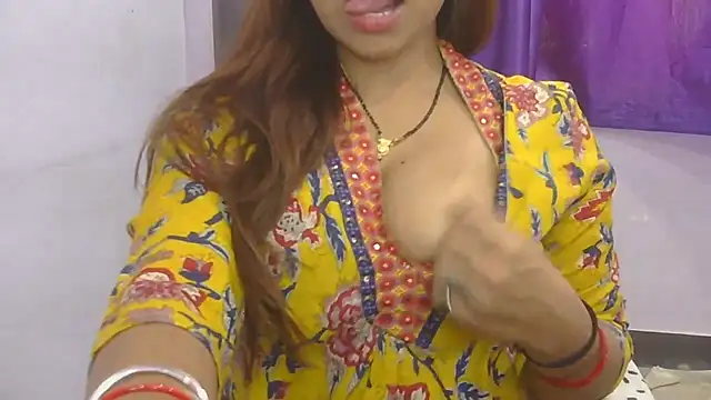 cutie-taara online show from November 6, 2025, 4:35 am