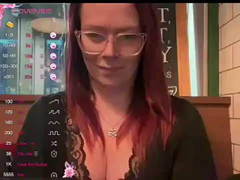 Snapshot of MelodyRoseUk chatting on December 8, 2024, 3:35 pm MelodyRoseUk online show from December 8, 2024, 3:35 pm