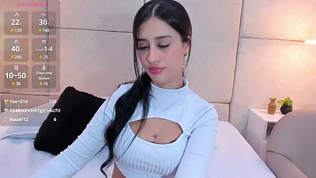Snapshot of Amiirra_ chatting on December 14, 2024, 12:01 am Amiirra  online show from December 14, 2024, 12:01 am