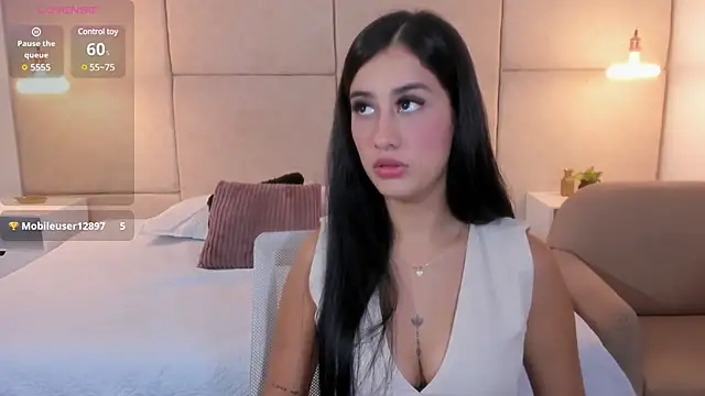 Snapshot of Amiirra_ chatting on January 14, 2025, 8:26 pm Amiirra  online show from January 14, 2025, 8:26 pm