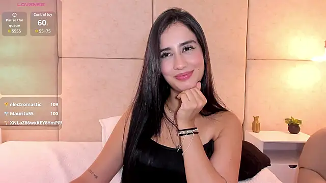 Snapshot of Amiirra_ chatting on February 23, 2025, 12:30 am Amiirra  online show from February 23, 2025, 12:30 am