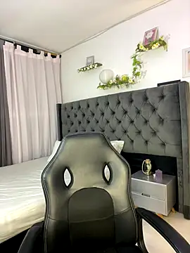 Snapshot of Amiirra_ chatting on September 10, 2025, 6:24 am Amiirra  online show from September 10, 2025, 6:24 am