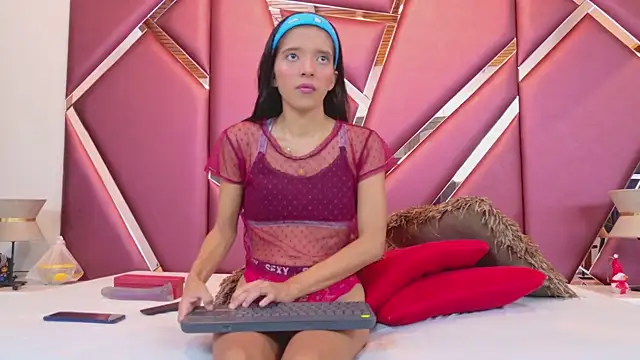 Snapshot of RebecaRelish chatting on January 4, 2025, 3:40 am RebecaRelish online show from January 4, 2025, 3:40 am