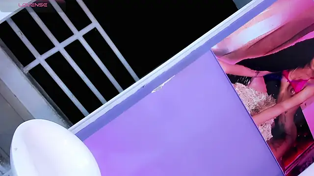 thifanny black online show from October 9, 2025, 6:11 am