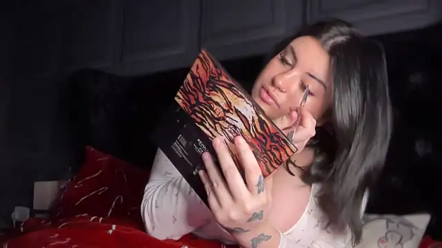 Snapshot of curvybabesx1 chatting on November 27, 2025, 3:52 am curvybabesx1 online show from November 27, 2025, 3:52 am