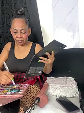 Snapshot of chiquimaturesexy chatting on April 4, 2026, 9:34 pm chiquimaturesexy online show from April 4, 2026, 9:34 pm