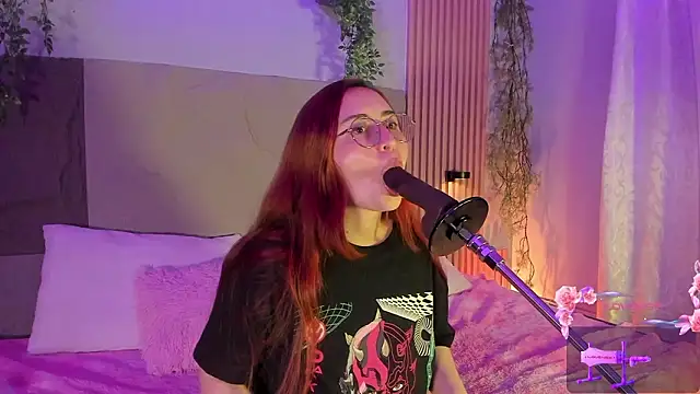 centaurigirl online show from February 16, 2026, 4:08 am