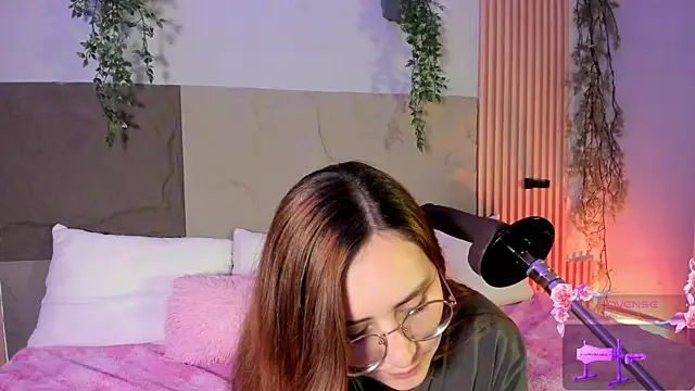 centaurigirl online show from April 7, 2026, 4:46 am