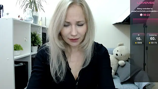 Sunny bunny6 online show from September 24, 2025, 3:43 am