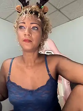 Amaliu  online show from December 14, 2025, 3:28 pm